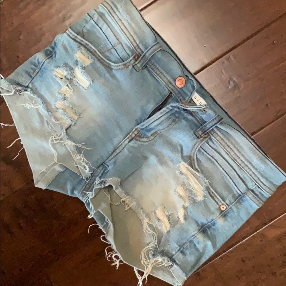 Eunina distressed jean shorts small
